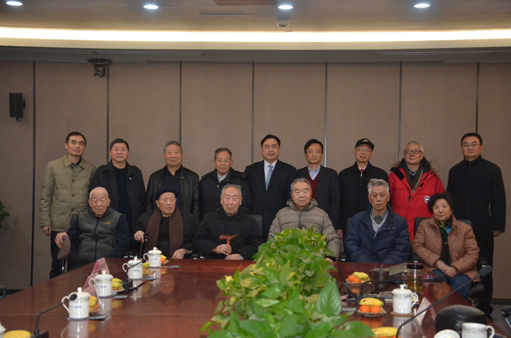 6-趙振元與老領(lǐng)導(dǎo)、大師親切合影留念.JPG