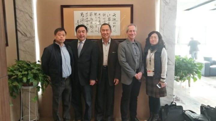 11-趙振元、副院長(zhǎng)姚虹與洪啟財(cái)副總裁一行親切合影.jpg